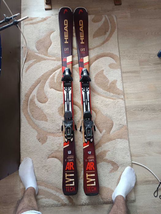 Vând schiuri marca HEAD