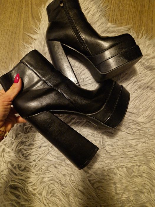 Дамски обувки на платформа