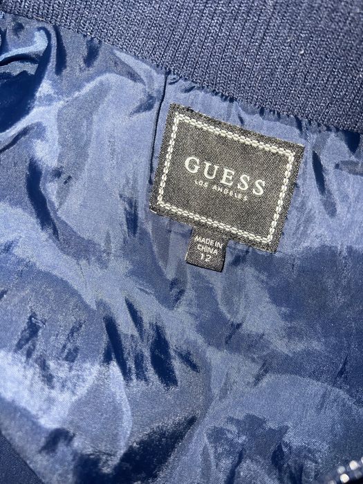 Яке на марката guess