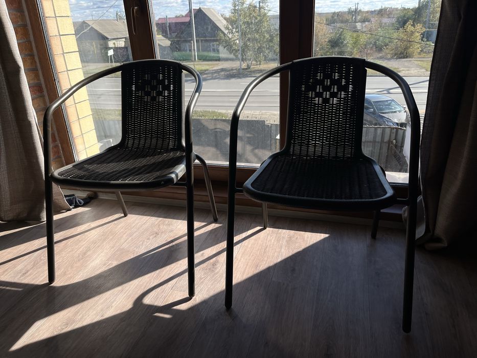 Продам два кресла по штучно