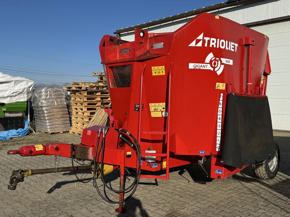 Remorca tehnologică / furajeră Siloking /Peecon / Trioliet  9m3