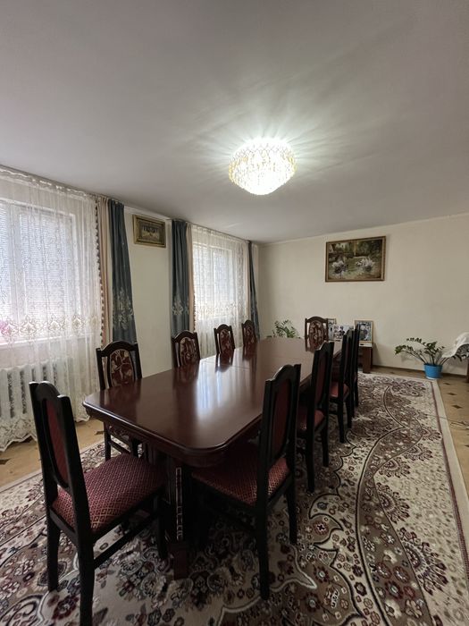 Продам большой деревянный стол