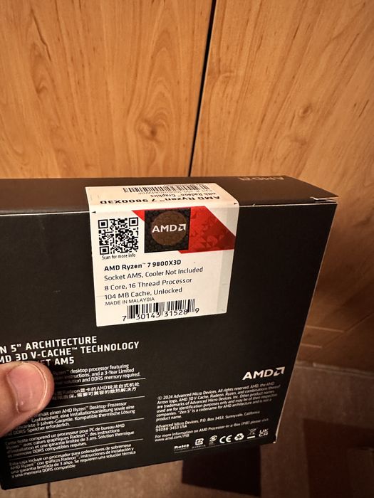 AMD Ryzen 7 9800X3D - неразопакован