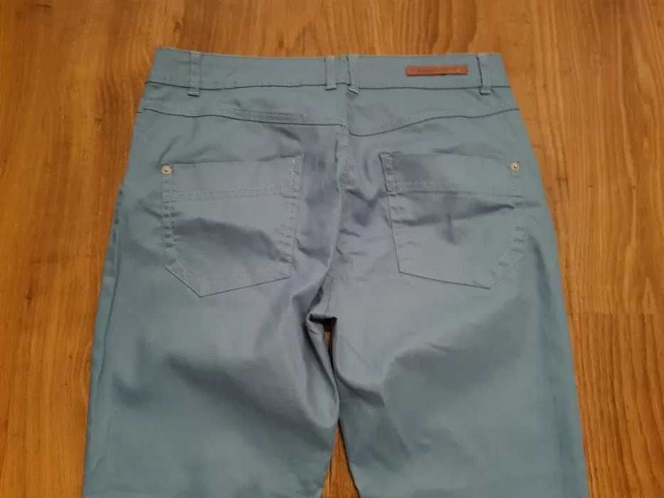 Blugi Expresso,marimea 38 dar sunt mai mari,stare f buna(defect)