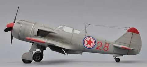Сборная модель самолета Ла-9 (1/48 MikroMir)