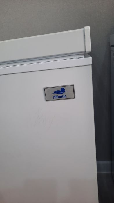Морозильник в отличном состояние, почти новый