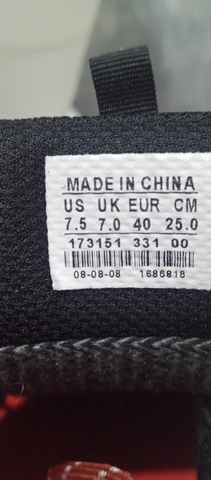 Новый кроссовки 40 размер