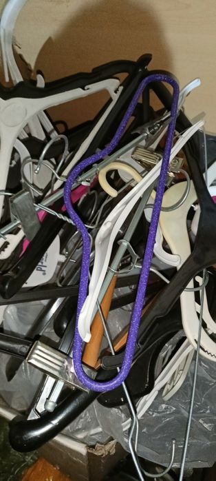 Продам вешалки разные