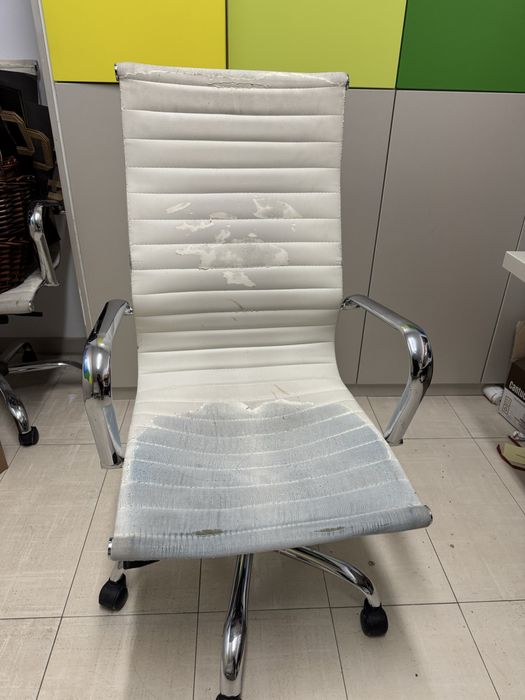 Столове за офис.