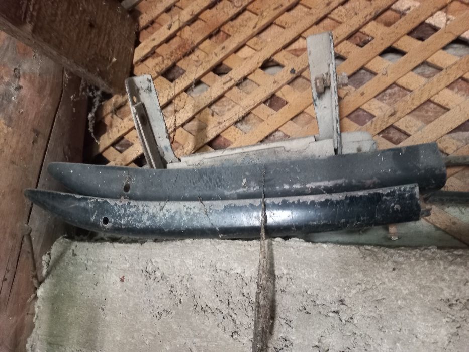 Продаётся бак и бампер   от УАЗ таблетка