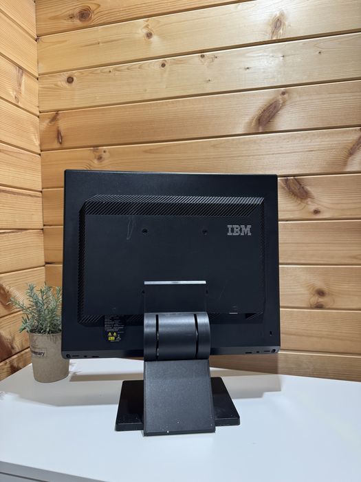 Монитор Lenovo ThinkVision