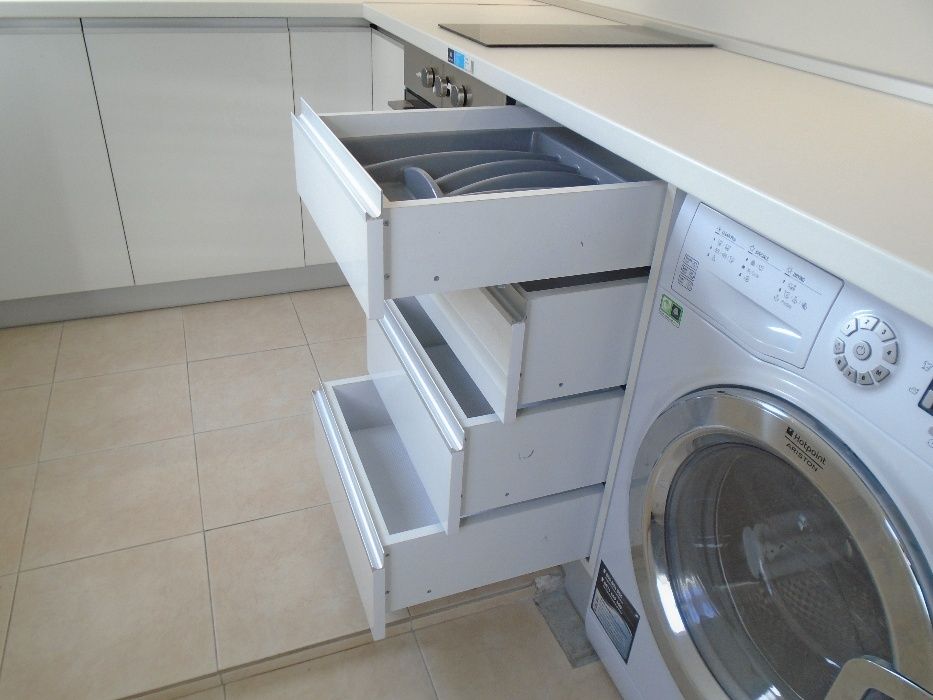 Кухни и мебели по поръчка