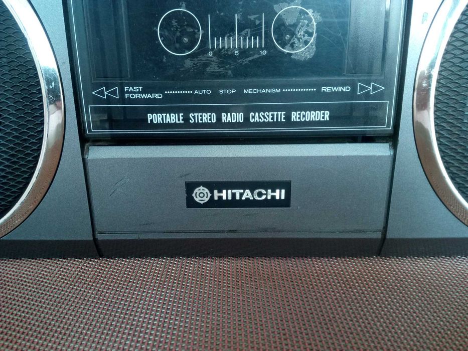 Старинен модел,радиокасетофон--HITACHI.За ремонт,части.