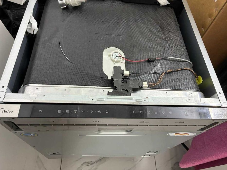 Посудомоечная машина Midea MDWB-6018TF