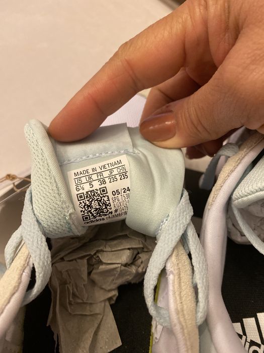 Кроссовки женские Адидас