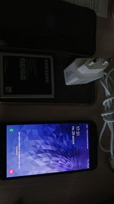 Смартфон Samsung Galaxy J4