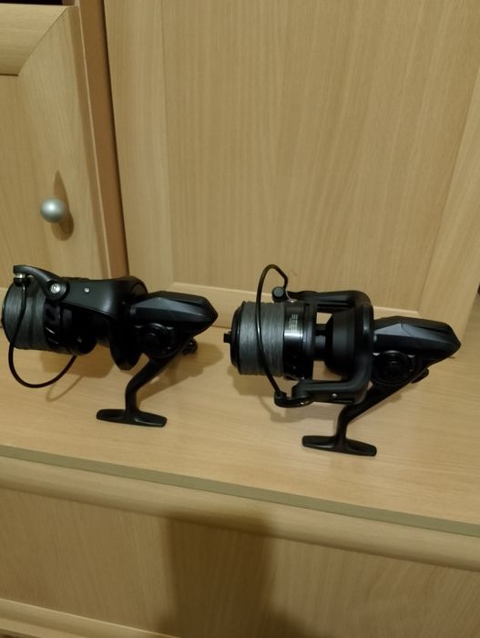 Лодка за захранка, макари, стойка