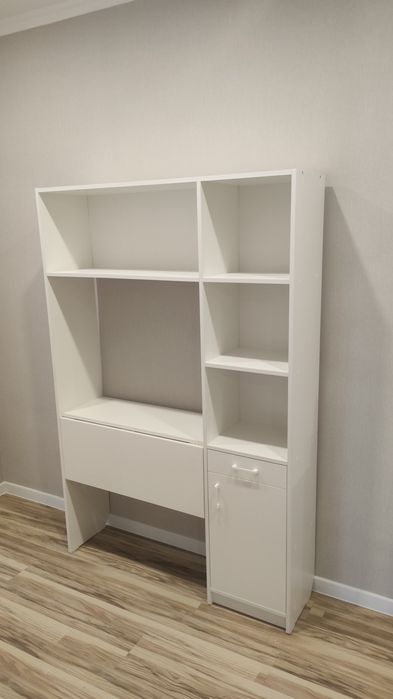 Стол  письменный для школьника.