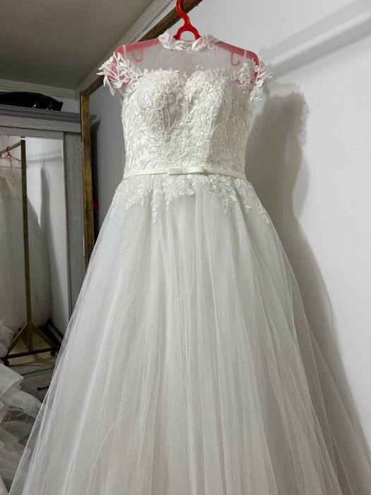 Келин куйлаклар 15 та ахволи яхши кур чикмаган тоза ювиб куйилган