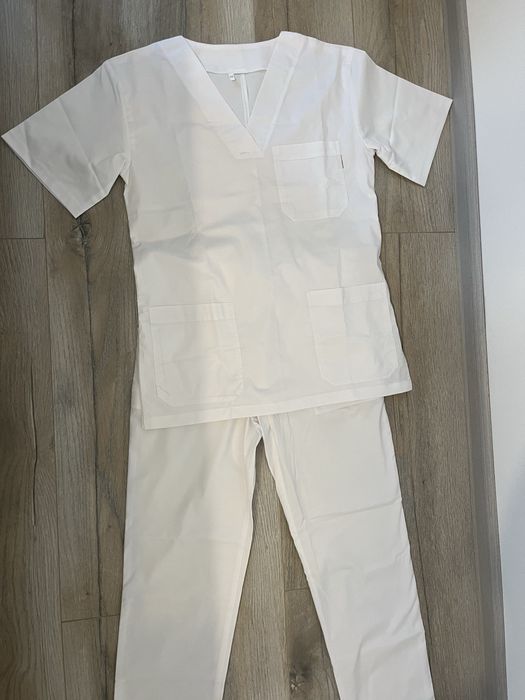 3 Costume medicale si 2 halate