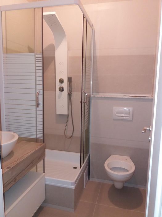 Amenajări interioare Zugrav gresie parchet instalați sanitare etc.