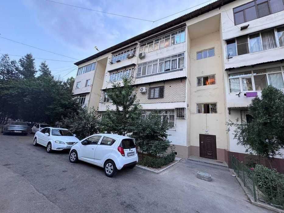Собственник:Продается 4 комнатная квартира на Ц6 метро Минор