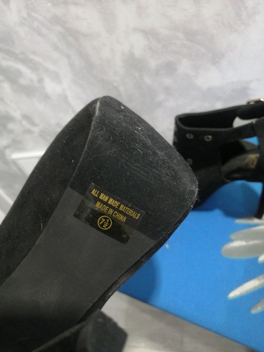 Продам женскую обувь.