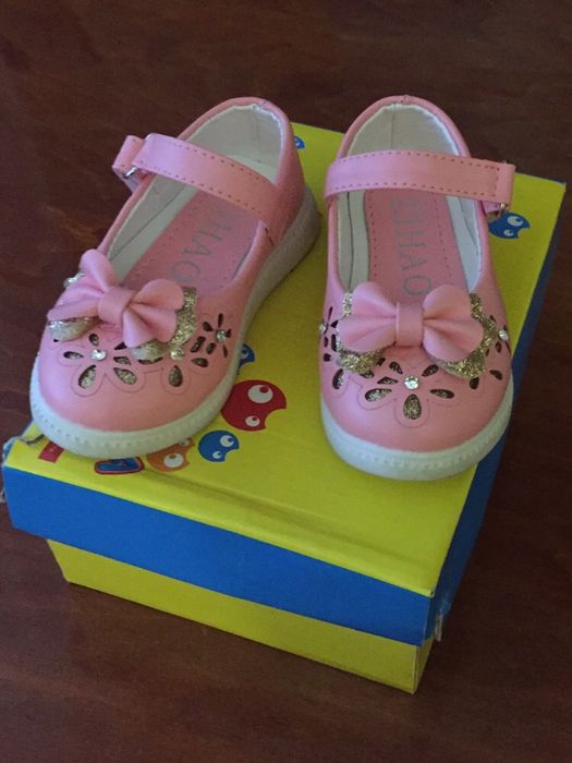 Продам детские туфельки