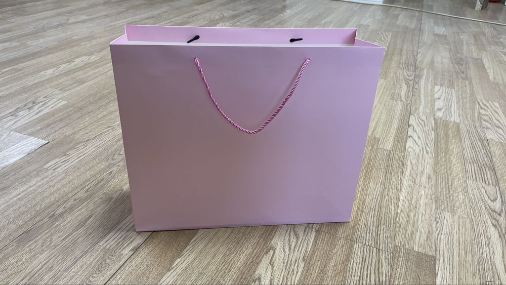 Пакеты бумажные картонные подарочные