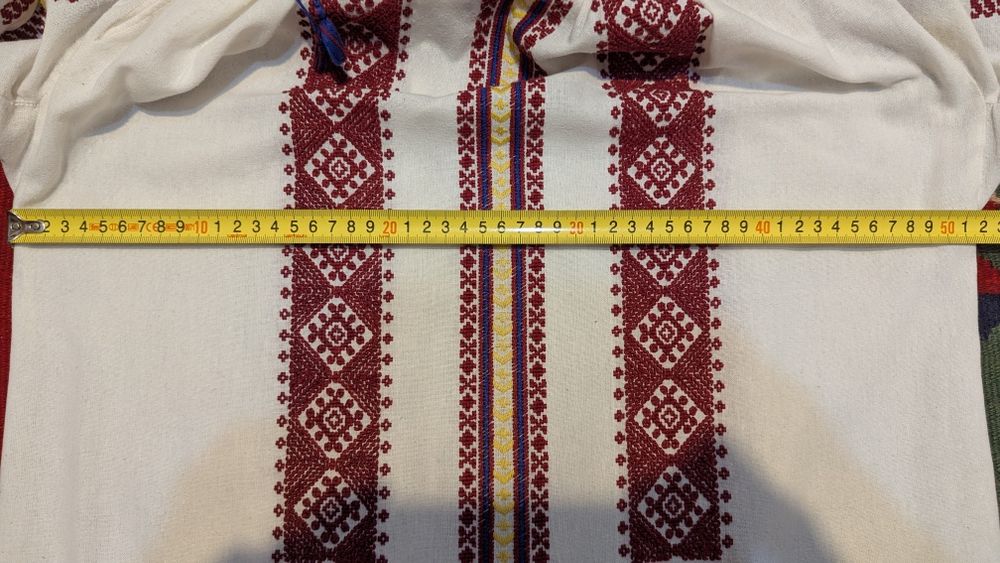 Ie tradițională  lucrata manual