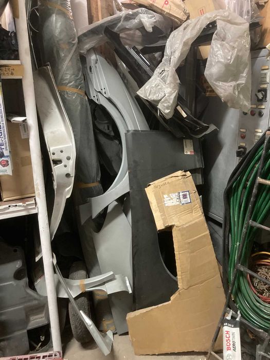 Разпродажба на склад за авточасти. Светлини и едрагабаритни части.