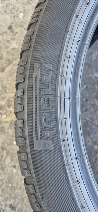 2 anvelope iarna Pirelli 255/40/21.Pretul este pe bucata.