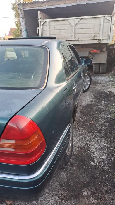 Mercedes Bens C202