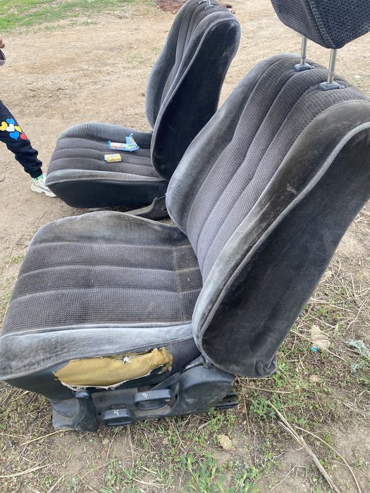 Сидения передние