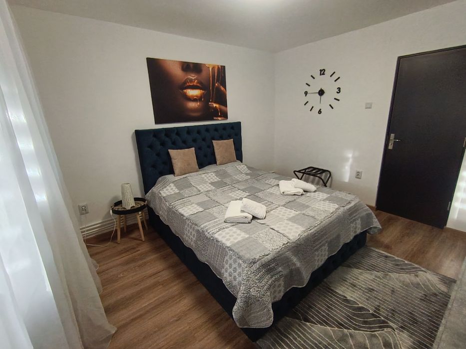 Inchiriez Garsoniera în Regim Hotelier