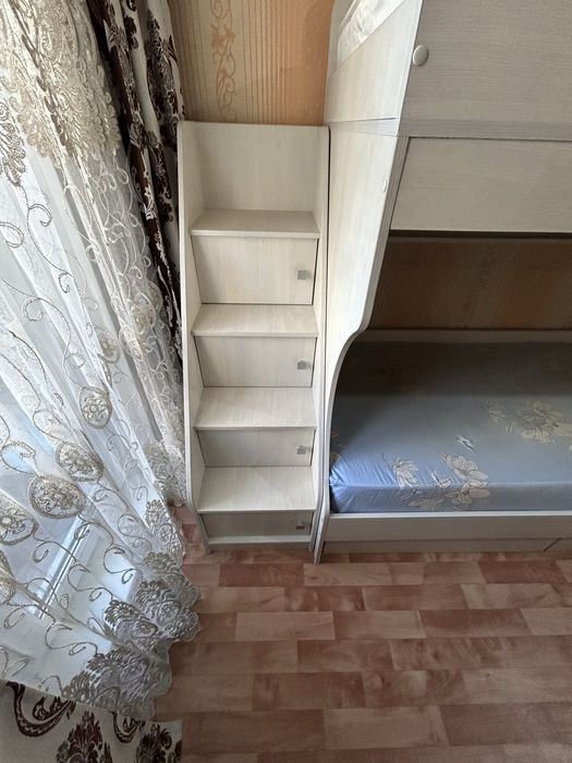 Продам двухярусную кровать 2*90