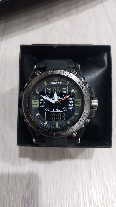 Спортивные часы новые