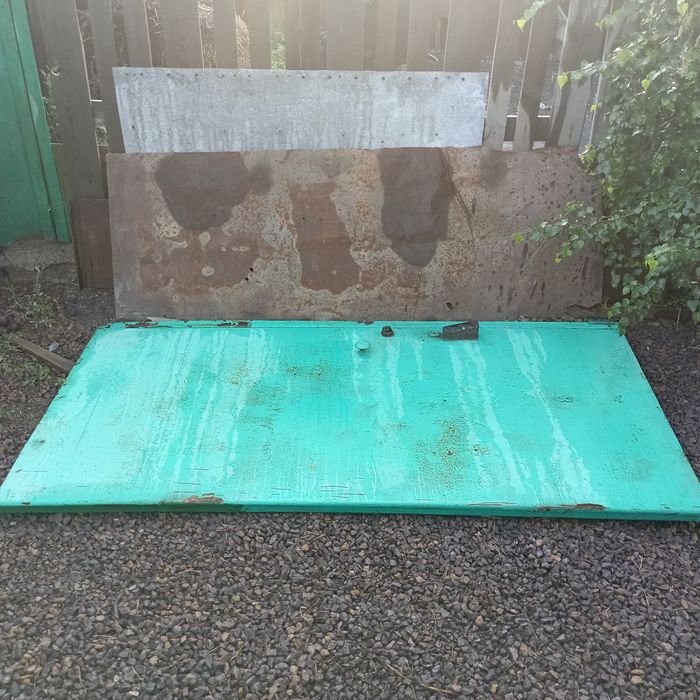 Продам ворота и двери