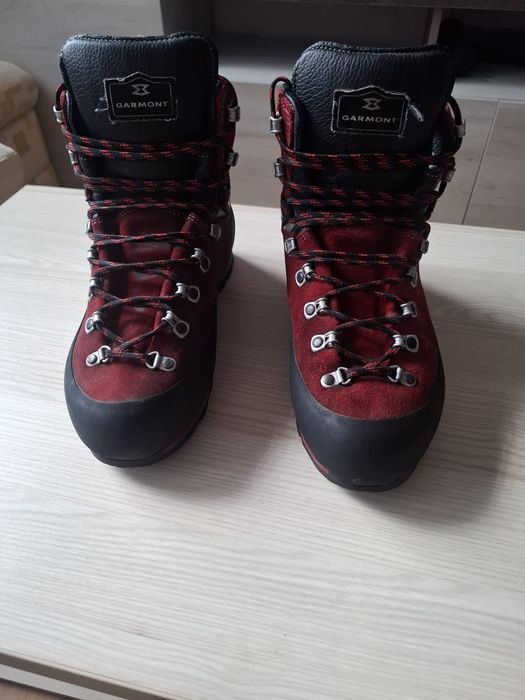 Vând bocanci garmont