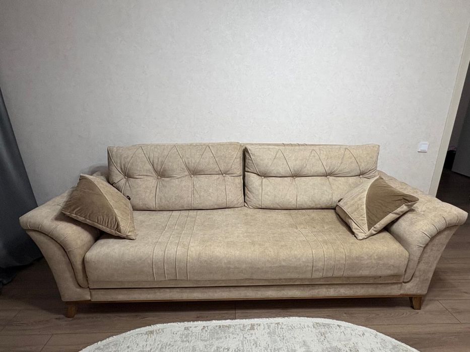 Продам диван трехместный