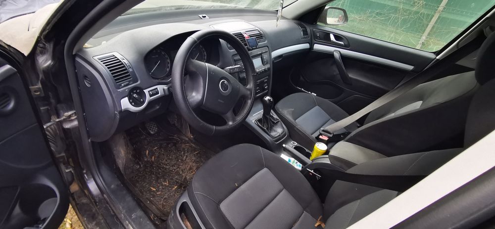 Capota bara far stanga dreapta faruri Skoda Octavia 2 bkd