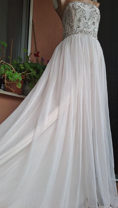 нова,елегантна рокля р-р 44/Л-ХЛ