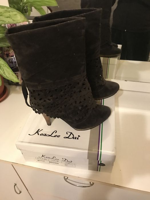 Дамски боти по 15 лв