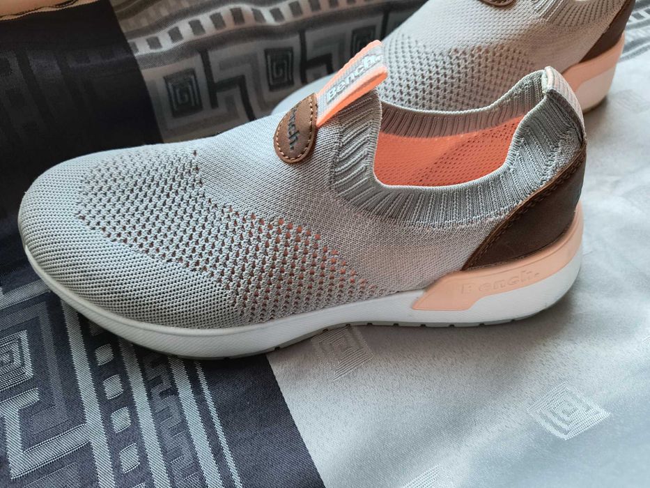 Дамски сникъри Bench