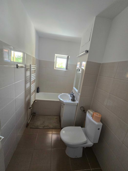 3 camere | semidecomandat | etaj 2 | 2 băi | centrală | bloc anvelopat | renovat recent
