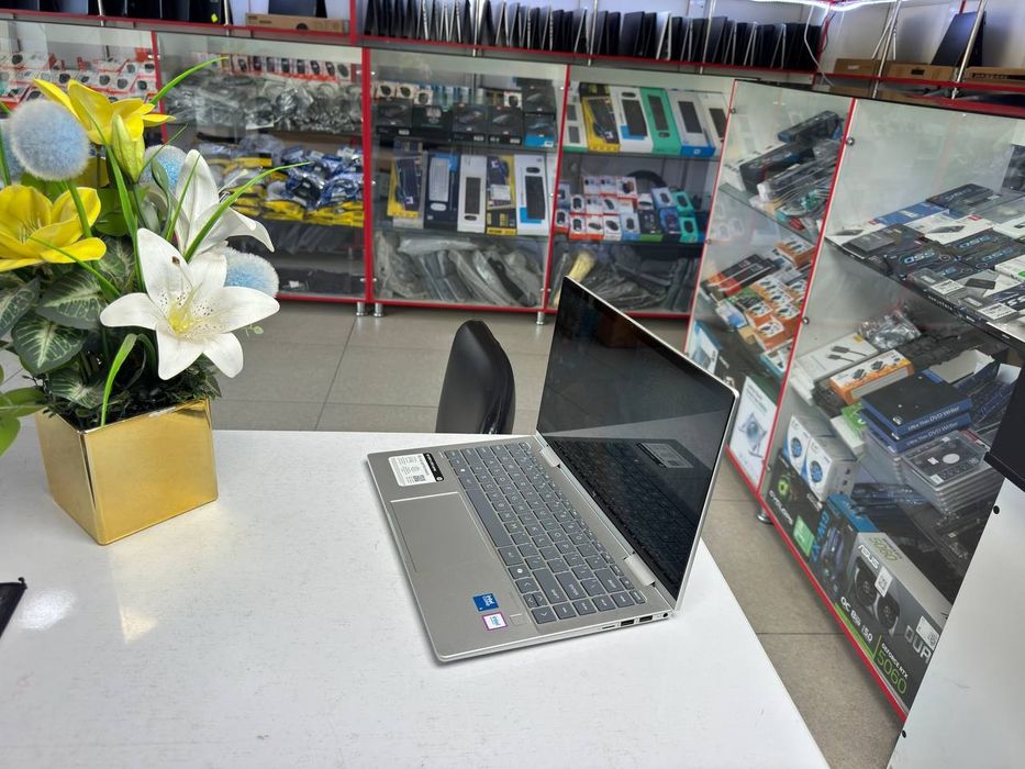 Hp Envy X360° eng soʻngi modelidan core i5-120U 8/512 SSD IPS ekran