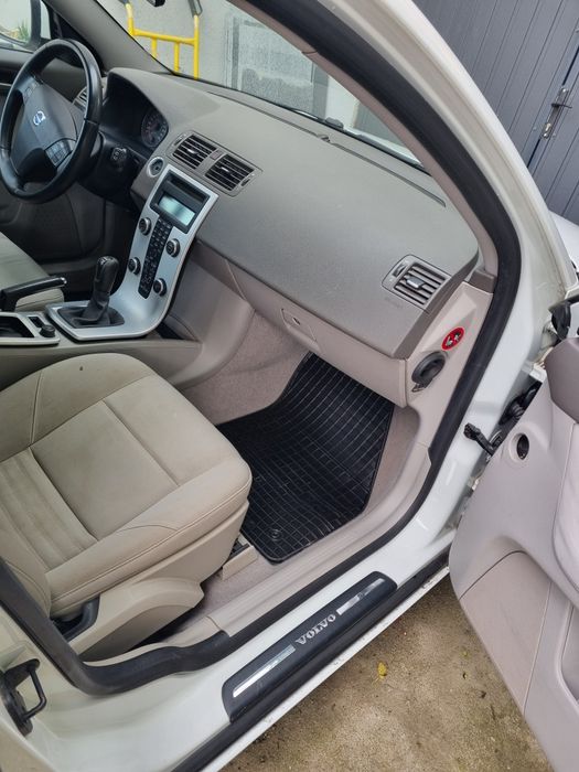 Vând Volvo v50 D2