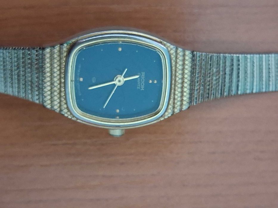 Два дамски часовника