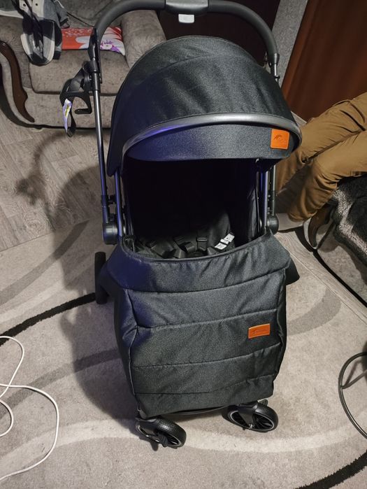 Продам детскую складную коляску.