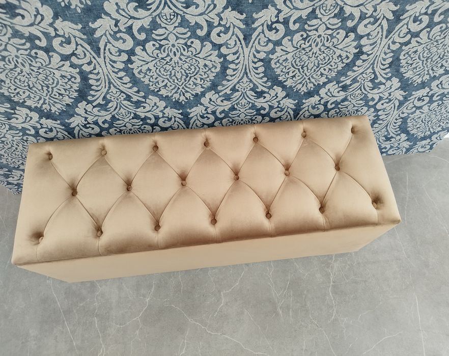 Vând bancheta Chesterfield din catifea crem auriu cu spatiu depozitar
